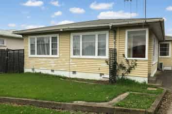 167 Highbury ave, West End