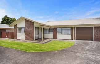 2/16 Regent Street, Papatoetoe