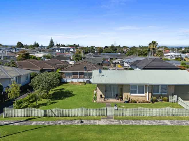 3 Pemberton Crescent, Greerton