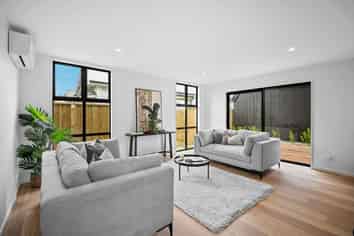 152A Hills Road, Edgeware