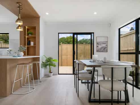 2/75 Titirangi Road, New Lynn