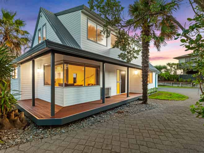 338 Papamoa Beach Road, Papamoa Beach