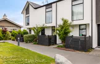 2/8 New Brighton Road, Dallington