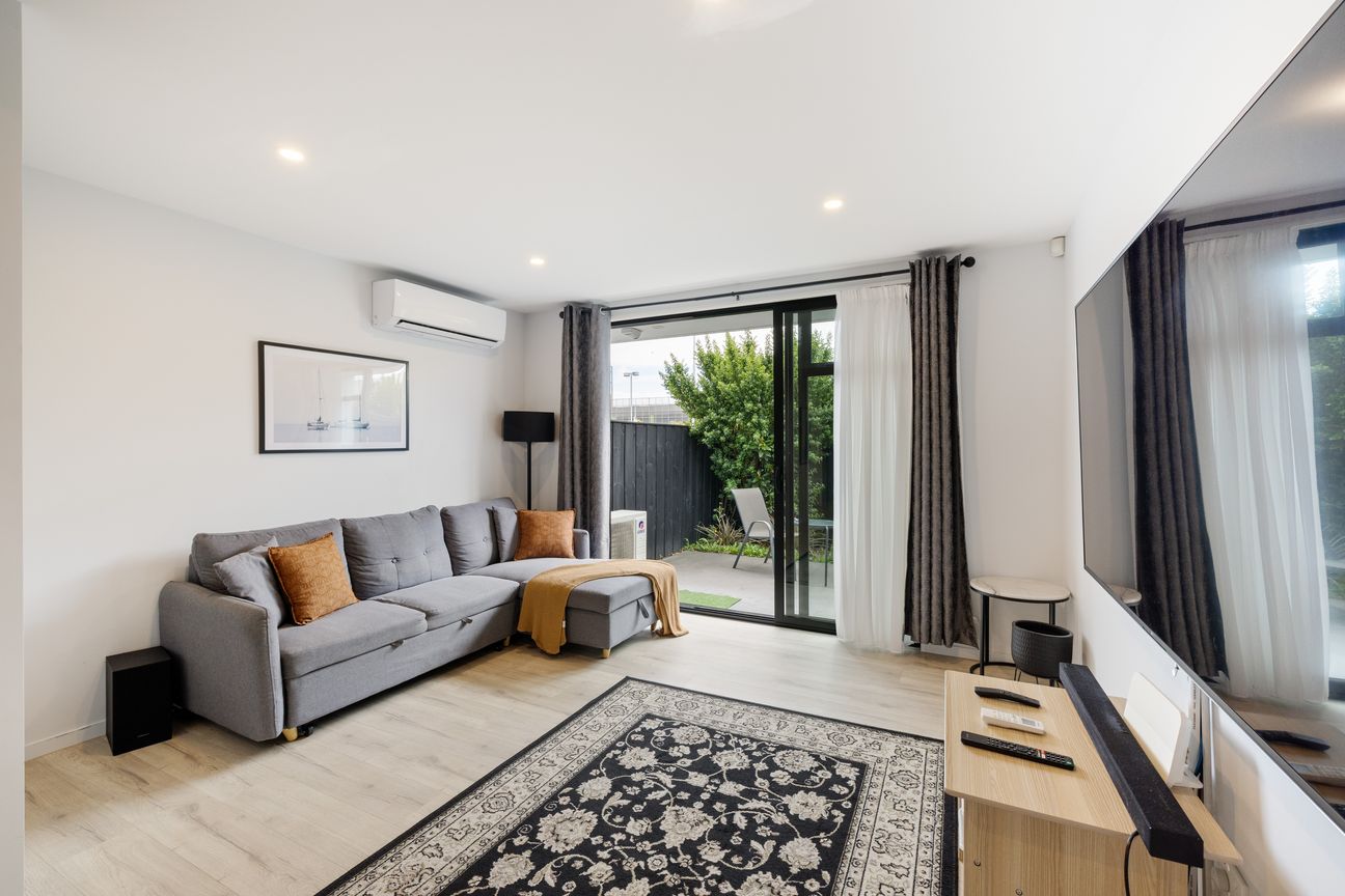 Fully Furnished 2 Bed 2 Ensuite and Carpark - Więcej