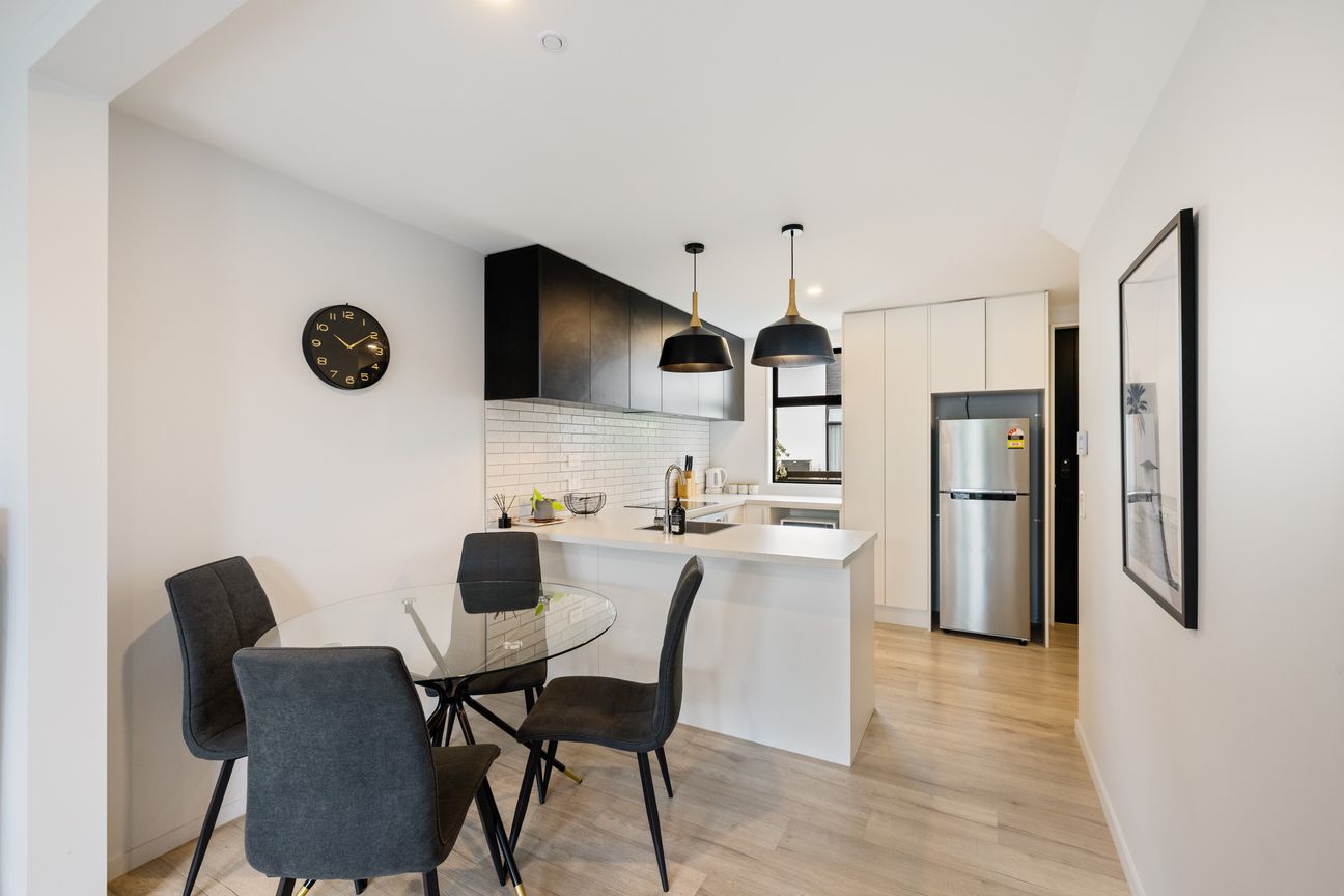 Fully Furnished 2 Bed 2 Ensuite and Carpark - Widok 5