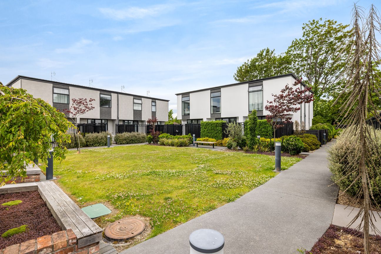 Fully Furnished 2 Bed 2 Ensuite and Carpark - Widok 2