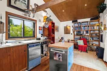 8 Beach Road, Purakaunui