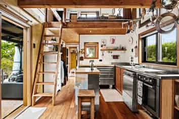 8 Beach Road, Purakaunui