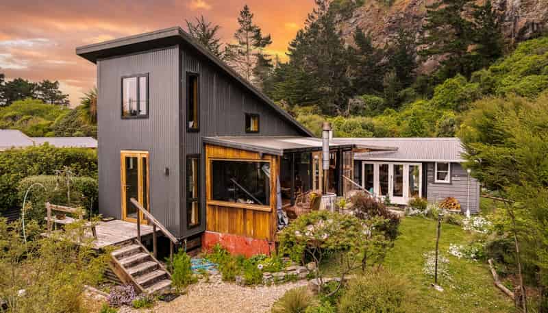 8 Beach Road, Purakaunui