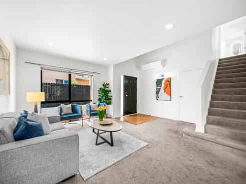 2/4 Harkin Close, Albany