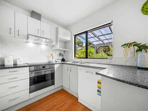 2/4 Harkin Close, Albany