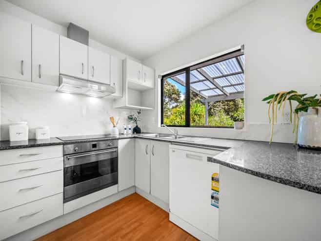 2/4 Harkin Close, Albany