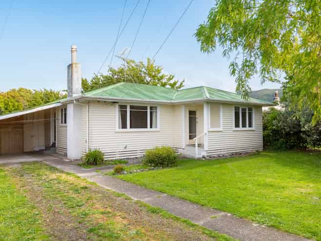 38 Woodward Street East, Featherston