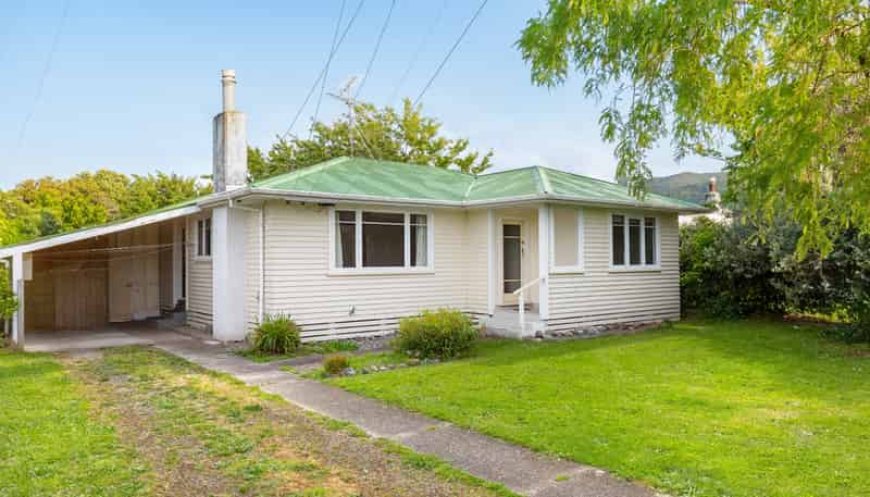 38 Woodward St, Featherston
