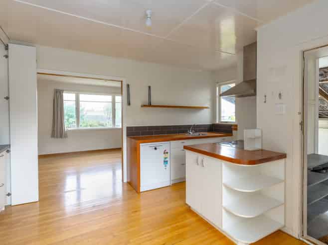 38 Woodward Street East, Featherston