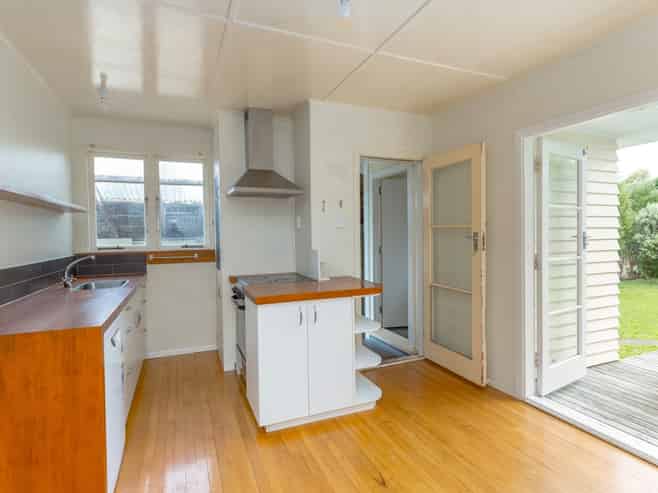 38 Woodward Street East, Featherston