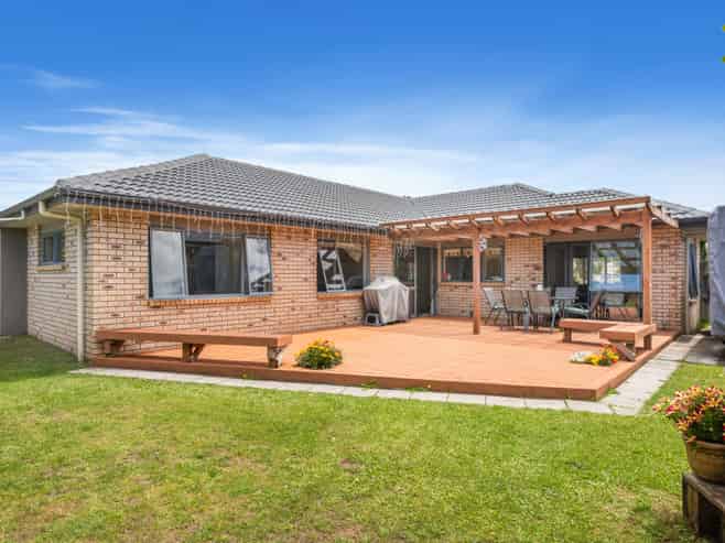 22 Waterstone Way, Henderson