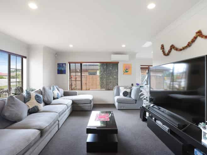 22 Waterstone Way, Henderson