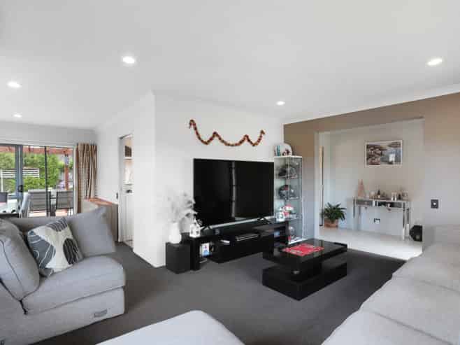 22 Waterstone Way, Henderson