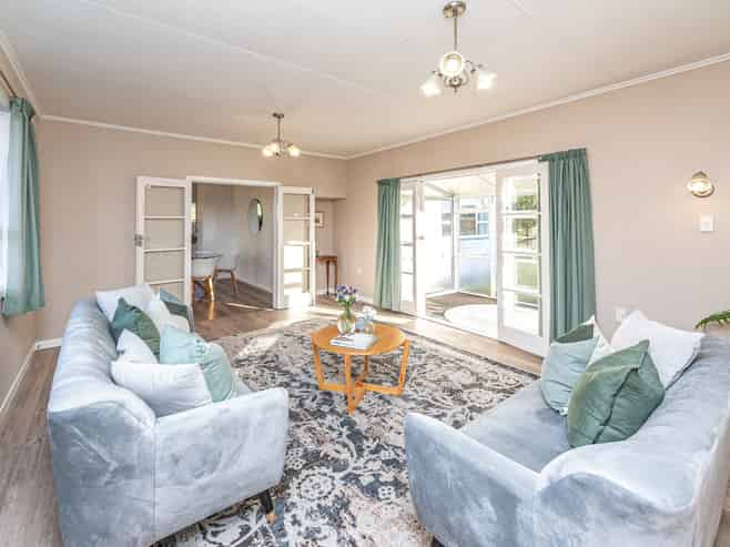 4 Lincoln Road, Springvale