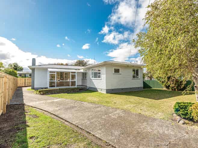 4 Lincoln Road, Springvale
