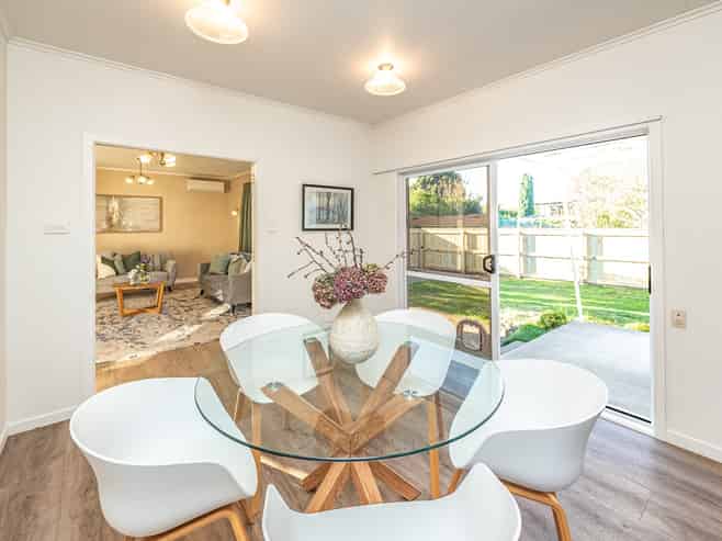 4 Lincoln Road, Springvale