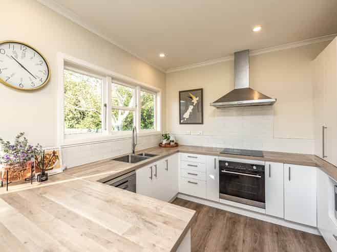 4 Lincoln Road, Springvale