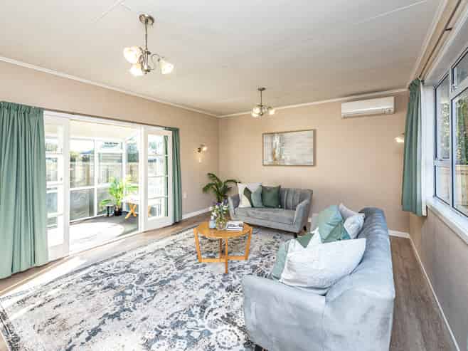4 Lincoln Road, Springvale