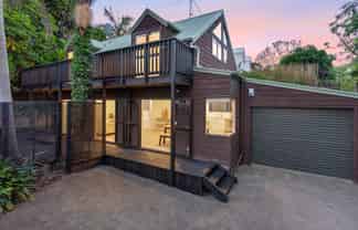 2/49 Mozeley Avenue, Devonport