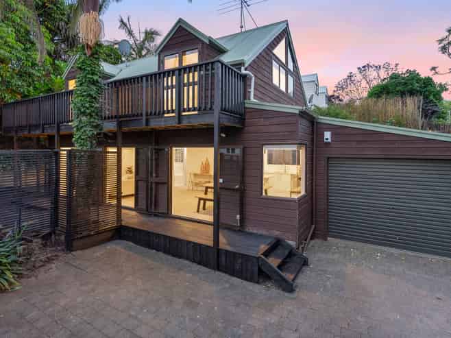 2/49 Mozeley Avenue, Devonport