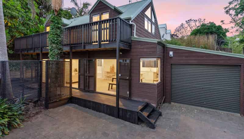 2/49 Mozeley Avenue, Devonport