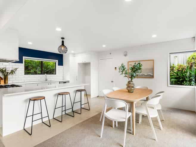 2/49 Mozeley Avenue, Devonport