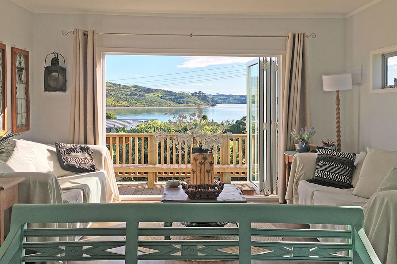 Ocean, Sand, Surf In Raglan – pohled 2