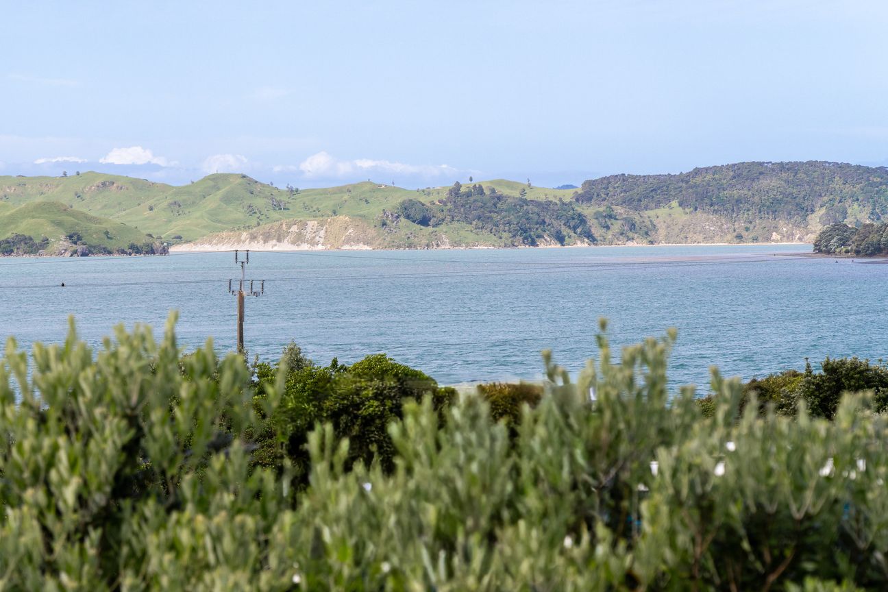 Ocean, Sand, Surf In Raglan – pohled 4