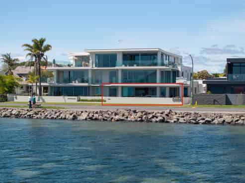 1/104 Harbour Drive, Otumoetai