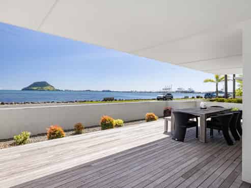 1/104 Harbour Drive, Otumoetai