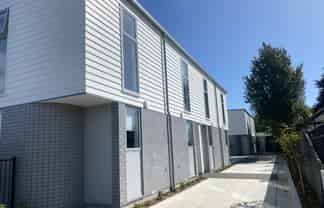 2/113 Huxley Street , Sydenham