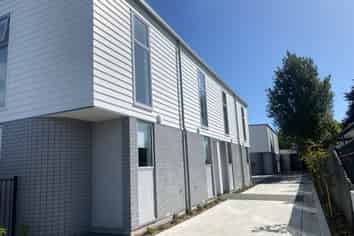 2/113 Huxley Street , Sydenham