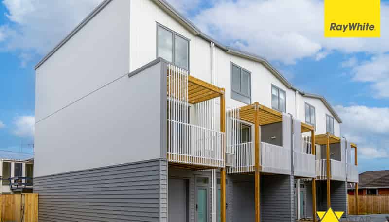 7/2 Moor Avenue, Te Atatu Peninsula