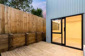 2/33 Buscomb Ave, Henderson