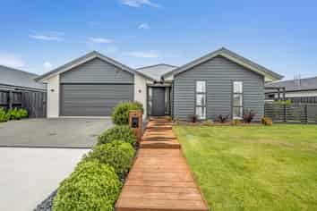 13 Stackwood Avenue, Ravenswood