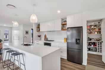 13 Stackwood Avenue, Ravenswood