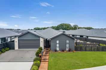 13 Stackwood Avenue, Ravenswood