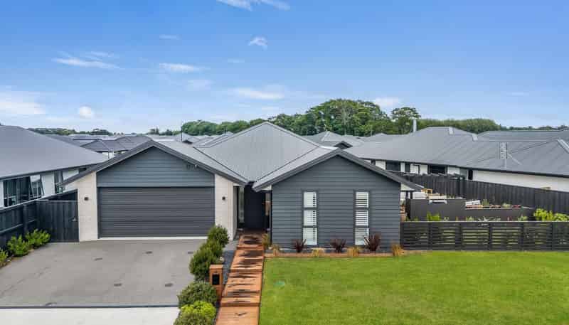 13 Stackwood Avenue, Ravenswood