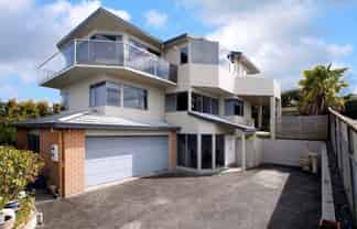 2/19 Martin Crescent, Northcote