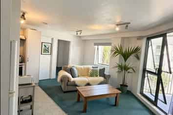 C12/13 Palm Grove, Berhampore