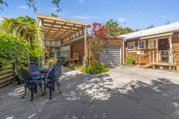 43 Poike Road, Hairini