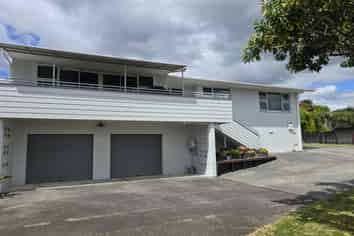 25 Eaton Crescent , Matua