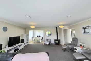 25 Eaton Crescent , Matua