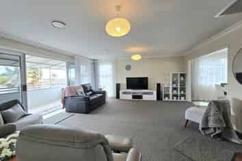 25 Eaton Crescent , Matua